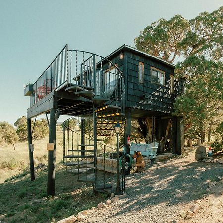 Villa Ashley'S Treehouse At El Mistico Ranch à Nogal Extérieur photo